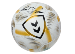 hummel Fußball signiert